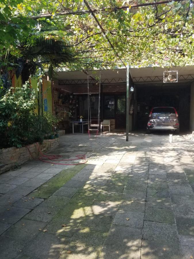 Уиут Ниниа Сад Apartment Tbilisi Exterior photo